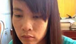 Hai nam sinh mắc bẫy... 'thiếu nữ trú mưa'